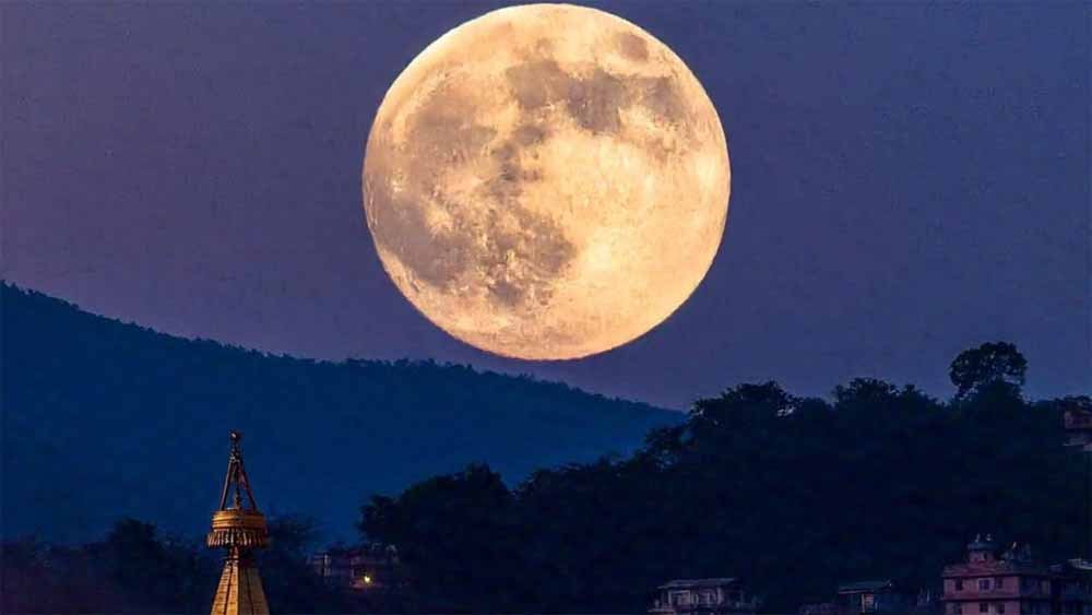 पूर्णिमा के खास उपाय: दूर होंगी पैसों की परेशानियाँ, बढ़ेगी किस्मत की चमक