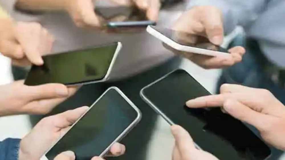 मोबाइल बाजार में झटका: कंपनियों ने 2000 रुपये तक बढ़ाई कीमतें