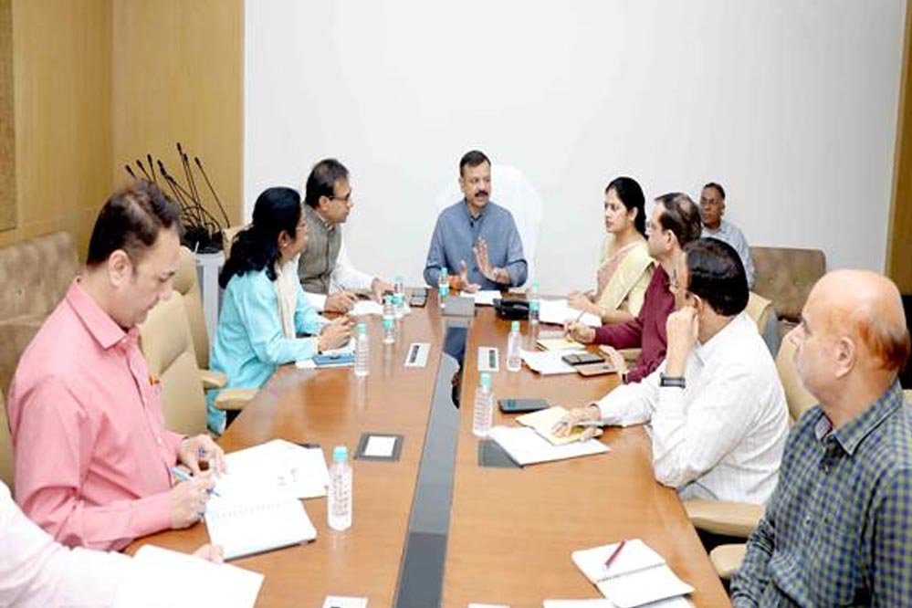 विभाग की उपलब्धियों और नवाचार की जानकारी आम जनता तक पहुंचेगी: मंत्री सिंह