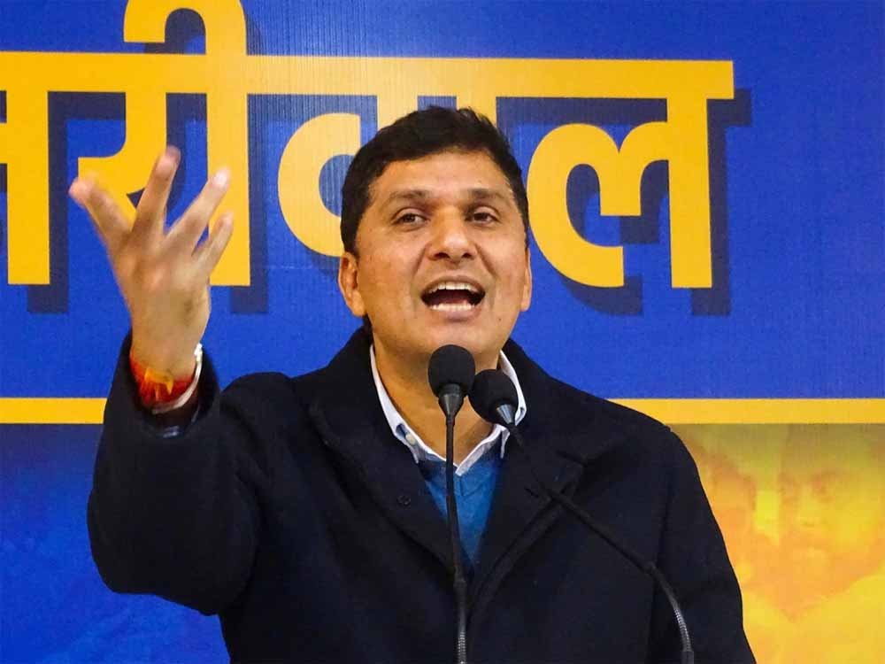 दिल्ली में भी वोट, बिहार में भी वोट? BJP कार्यकर्ता पर फर्जी मतदान का आरोप, मामला गरमाया