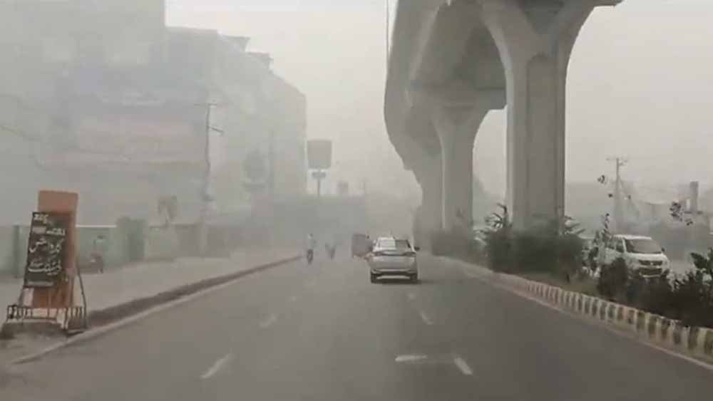 प्रदूषण की भारी मार: दिल्ली-एनसीआर का AQI 600+, लोगों का बाहर निकलना मुश्किल