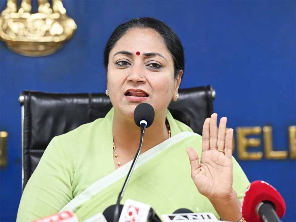 CM रेखा गुप्ता की बड़ी घोषणा: अब लोगों को मिलेगा बैंक में अटका पैसा