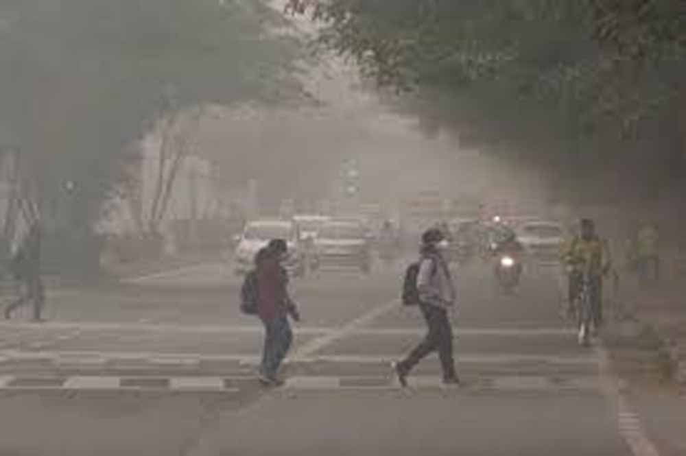 दिल्ली में प्रदूषण चरम पर, AQI 421 के साथ ‘गंभीर’ श्रेणी में पहुंची हवा