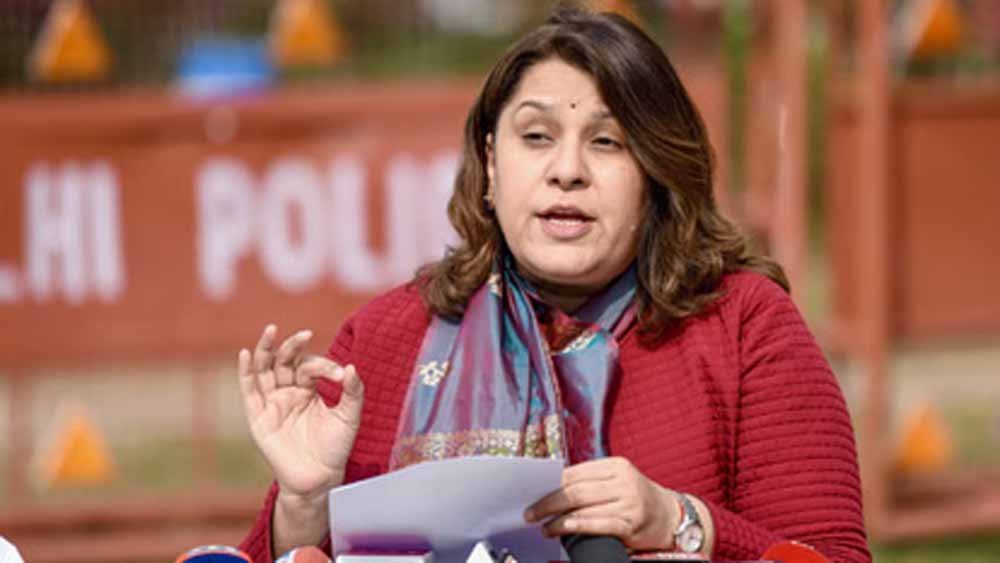 सुप्रिया श्रीनेत ने उठाए सवाल: आखिर लाल किला जैसी सुरक्षित जगह पर हमला कैसे?