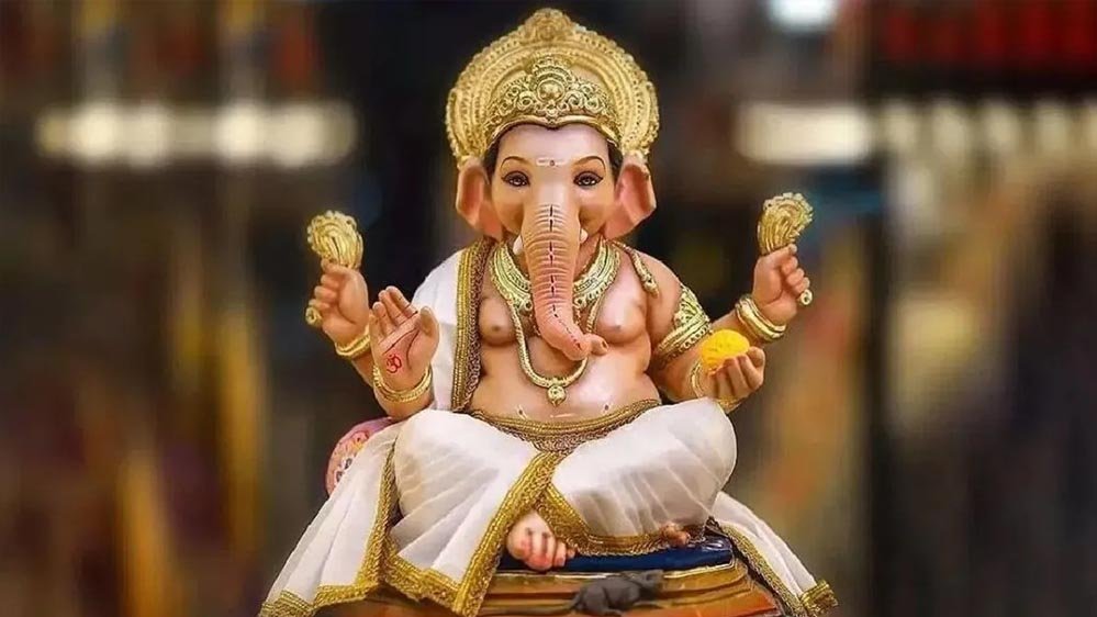 घर में इन मूर्तियों को लगाना है शुभ, होती है धन की वर्षा! जानें कहां और कौन सी मूर्तियां रखें
