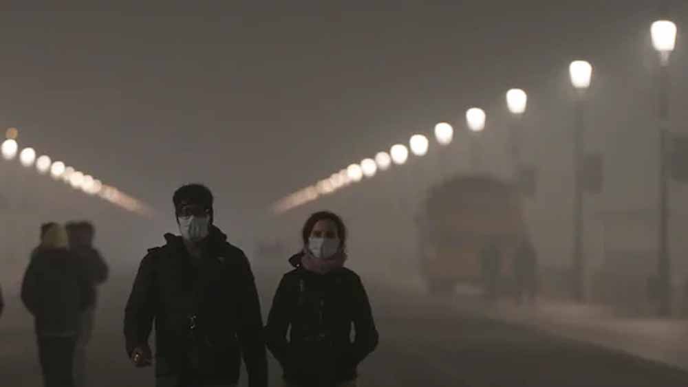 ठंड, घना कोहरा और जहरीली हवा ने बढ़ाई दिल्लीवासियों की परेशानी, येलो अलर्ट लागू
