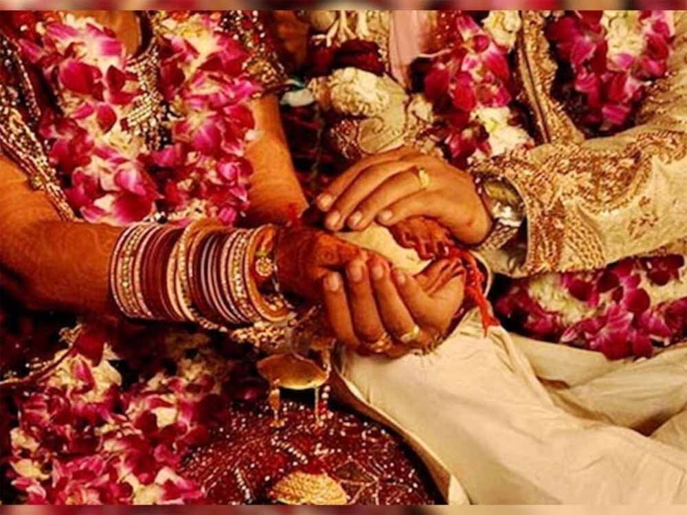 क्या एक गोत्र में शादी करने से जीवन में आती हैं परेशानियां? शास्त्र और मान्यताओं की पड़ताल