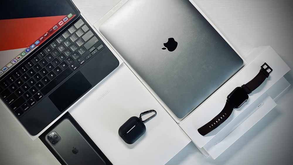 Apple का बड़ा फैसला: iPhone SE, MacBook Air M3 सहित लगभग 25 गैजेट्स की बिक्री बंद