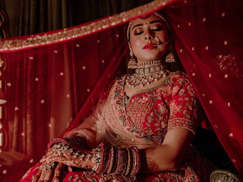 क्यों चुना जाता है शादी में लाल रंग? दुल्हन के लाल जोड़े का खास महत्व
