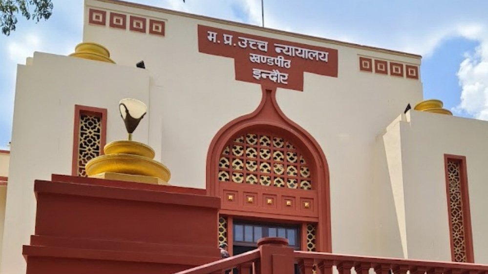 इंदौर हाईकोर्ट ने जताई नाराजगी, 10 महीने में सिर्फ एक हिस्से की रेलिंग हट पाई