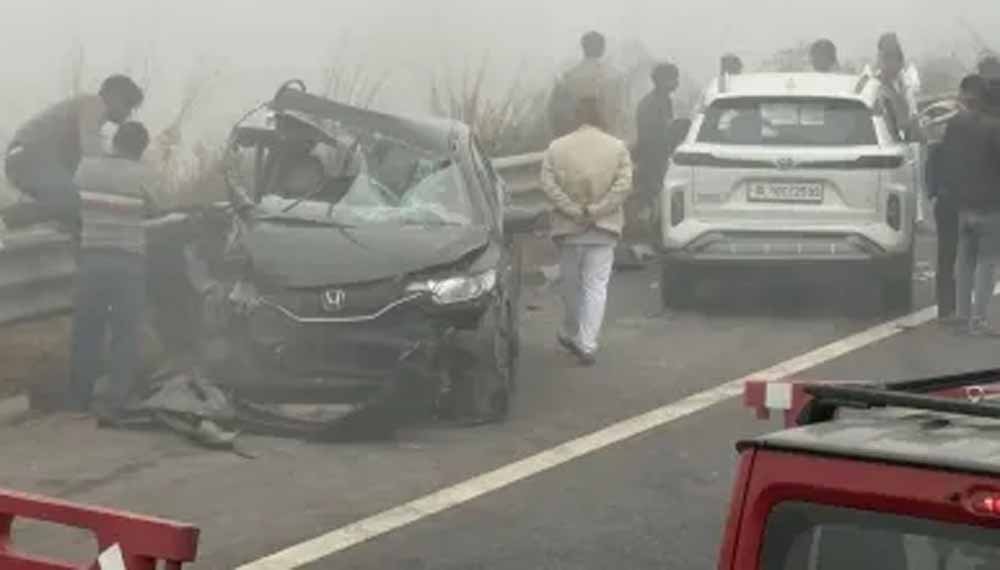 दिल्ली–मुंबई एक्सप्रेसवे बना हादसों का ज़ोन, घने कोहरे में 30+ वाहनों की टक्कर, 4 की जान गई