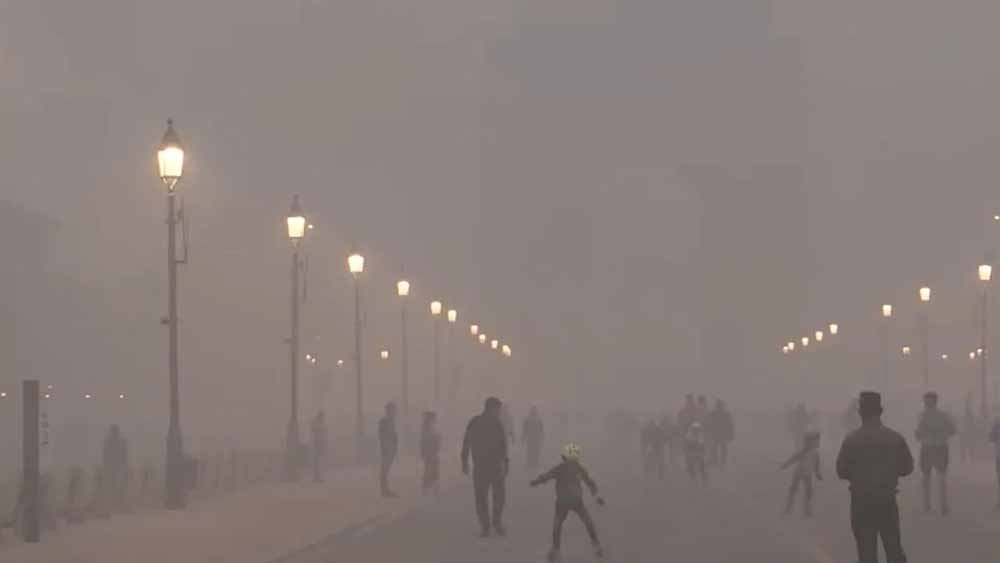 गैस चैंबर बनी राजधानी: दिल्ली में AQI 430 के पार, फिलहाल प्रदूषण से राहत नहीं