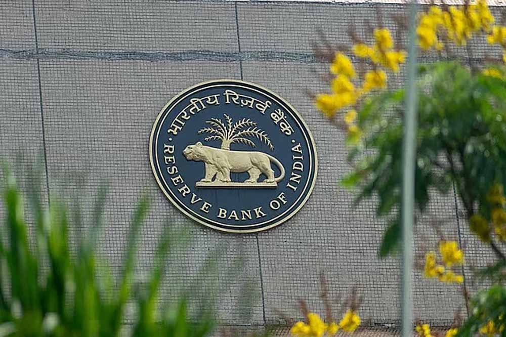 कैश संकट पर RBI का दांव मजबूत, 50,000 करोड़ के बॉन्ड खरीदकर बढ़ाई लिक्विडिटी