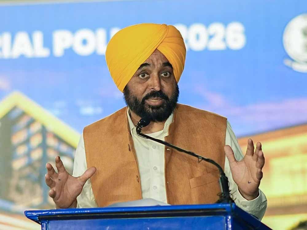 शिक्षा सुधार की पहल: मुख्यमंत्री भगवंत मान ने प्रिंसिपलों का आठवां बैच सिंगापुर ट्रेनिंग के लिए