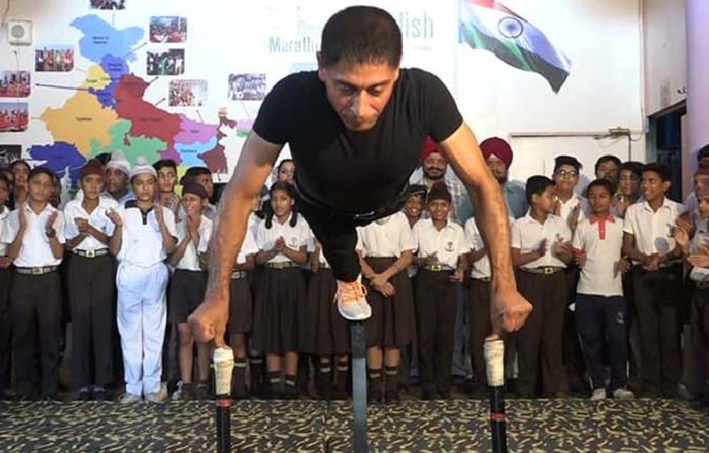 कपूरथला के विक्की ने रचा इतिहास, लोहे की रॉड पर 40 सेकेंड में 64 पुश-अप्स कर तोड़ा वर्ल्ड रिकॉर