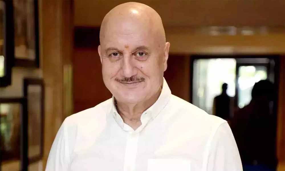71वें जन्मदिन पर अनुपम खेर का जश्न, फिल्मों में चार दशक का शानदार सफर