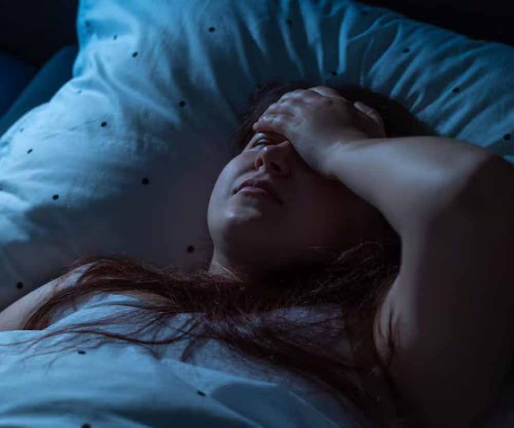 कम नींद और बढ़ता वजन: क्या आपकी नींद बन रही है मोटापे की वजह?