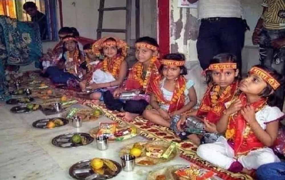 नवरात्रि में कन्या पूजन का खास महत्व: इन चीजों का दान दिलाएगा माता रानी का आशीर्वाद