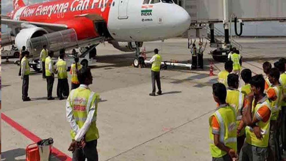 एयरपोर्ट में नौकरी पाने का मौका: 12वीं पास के लिए भी लाखों का पैकेज, जानें कौन सा कोर्स करें