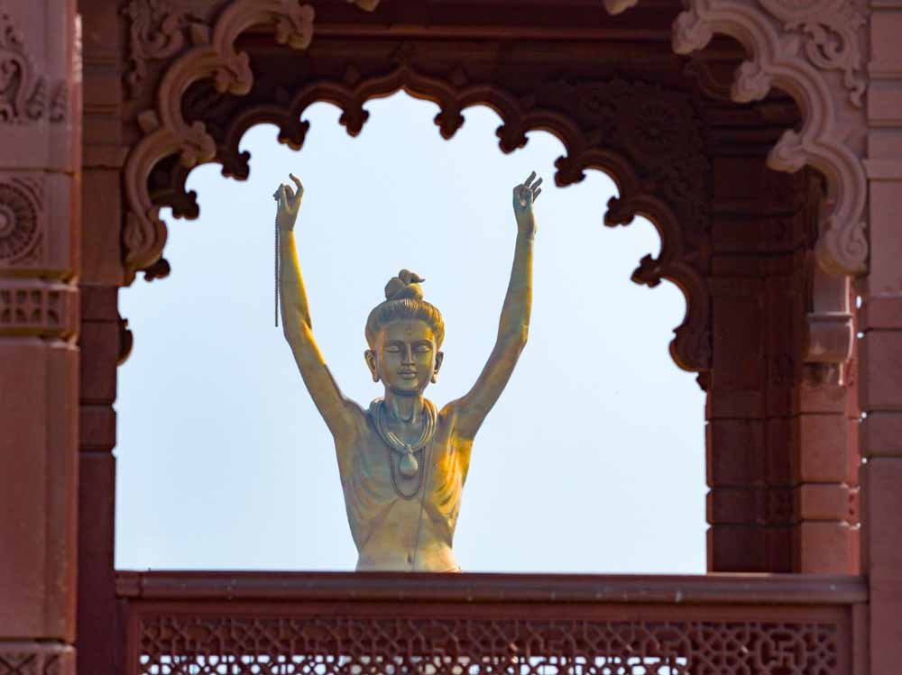 वर्ल्ड रिकॉर्ड की ओर अक्षरधाम! 26 मार्च को अनोखी ‘वन-लेग’ प्रतिमा का भव्य उद्घाटन