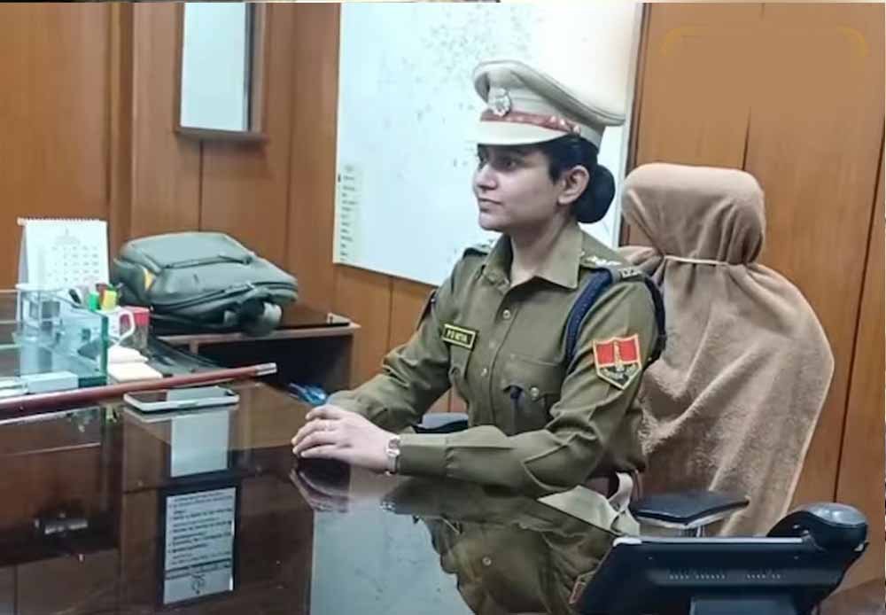 Rajasthan IPS Nitya: सादगी से जीता दिल, चौकी छोड़ जमीन पर खड़े होकर लिया सम्मान