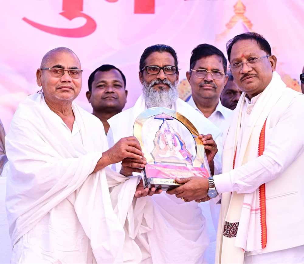 मुख्यमंत्री ने ग्राम नादिया में मिनी स्टेडियम के निर्माण की घोषणा की