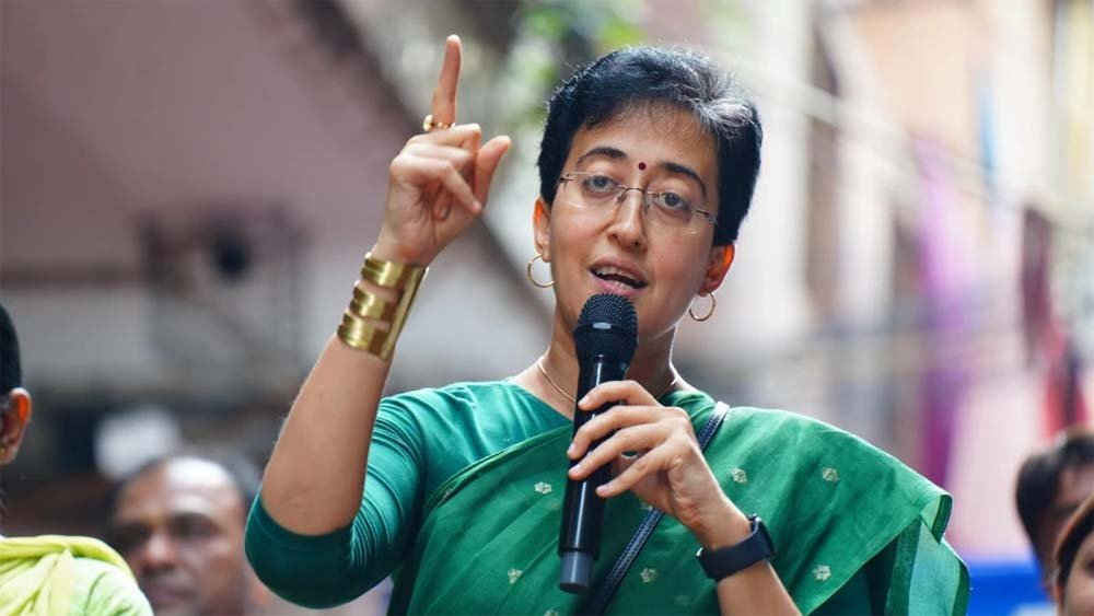 4 विधायकों के निलंबन पर बवाल: आतिशी सरकार को मिली बड़ी चेतावनी