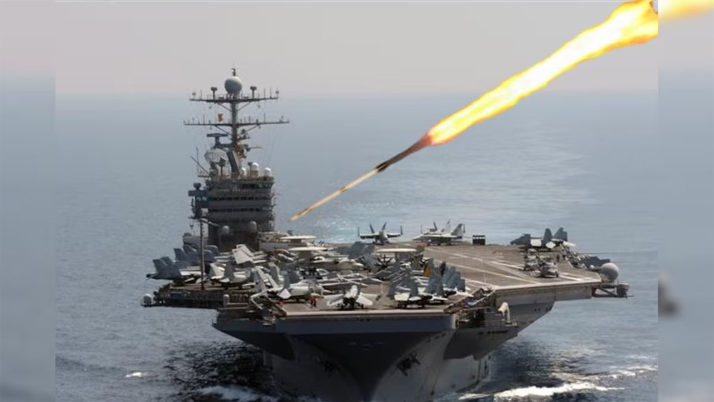 तनाव चरम पर: ईरान ने USS Abraham Lincoln को बनाया निशाना, पीछे हटने से किया इनकार