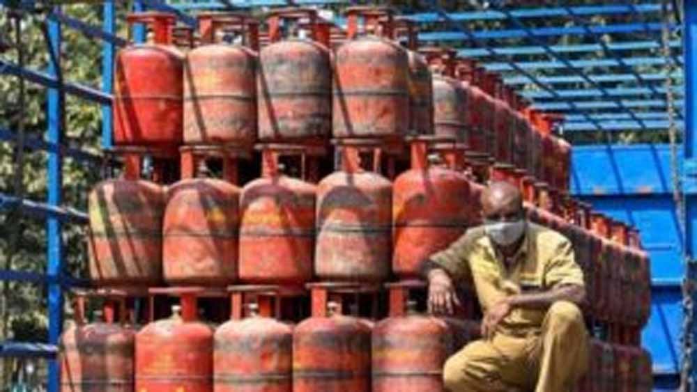 Fuel Crisis in Asia: कई देशों में वर्क फ्रॉम होम और स्कूल बंद, जानें पड़ोसी मुल्कों की स्थिति