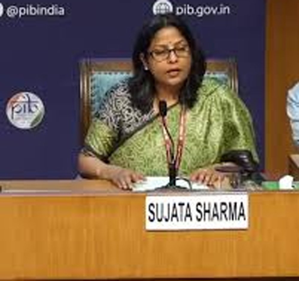 पेट्रोलियम मंत्रालय का दावा: ईंधन की पर्याप्त उपलब्धता, LPG की 92% बुकिंग अब ऑनलाइन