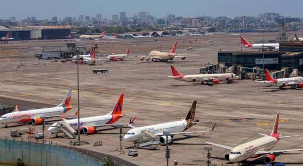 वायुसेना विमान का गियर फेल, पुणे एयरपोर्ट पर हार्ड लैंडिंग; रनवे बंद