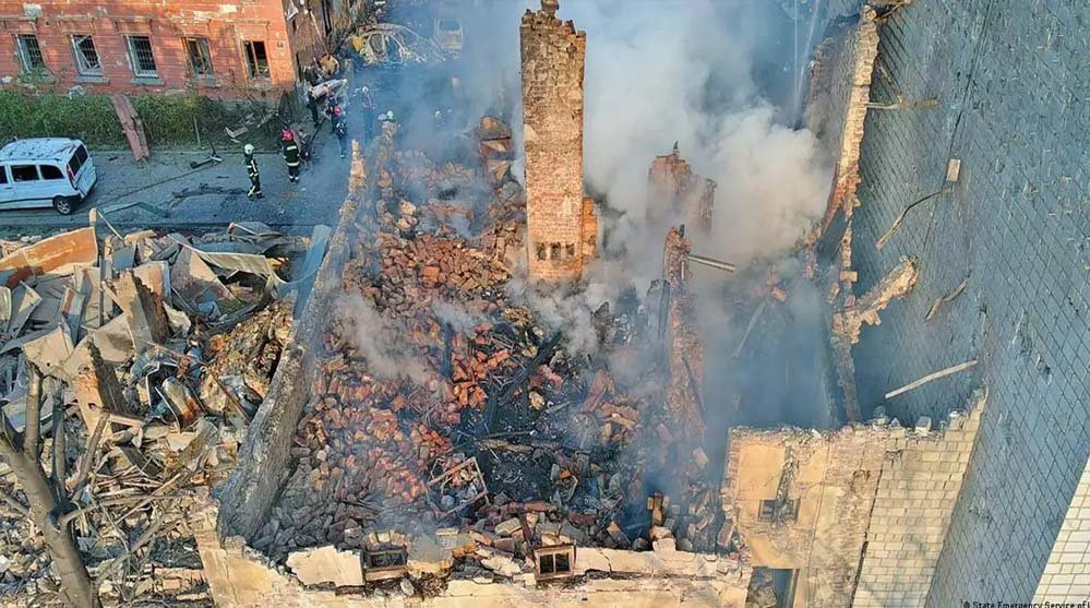 रूस का यूक्रेन पर एक रात में भारी हमला, 600+ ड्रोन और मिसाइल, जमीन-समुद्र-हवा से अटैक