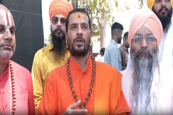 दिल्ली-देहरादून कॉरिडोर के लिए संतों ने जताया पीएम मोदी का आभार, बोले- ये उत्तराखंड के प्रति उन