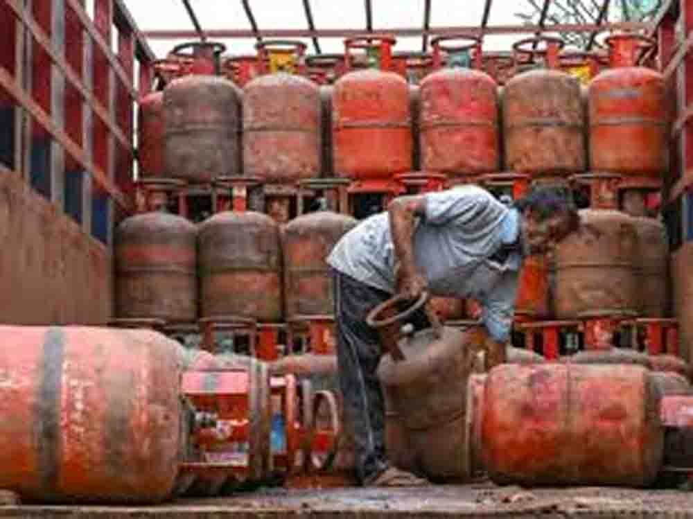 विवाह कार्ड दिखाने पर तुरंत मिलेंगे कमर्शियल गैस सिलिंडर, रसद विभाग ने प्रवासियों के लिए भी शुर