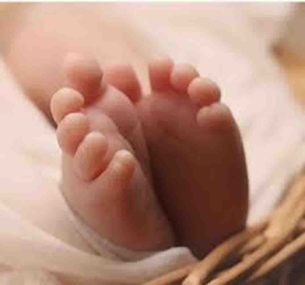 इंसानियत की मिसाल, खुद गोद ली गई माँ ने भारत के बीमार बच्चे को अपनाकर निभाया ममता का रिश्ता