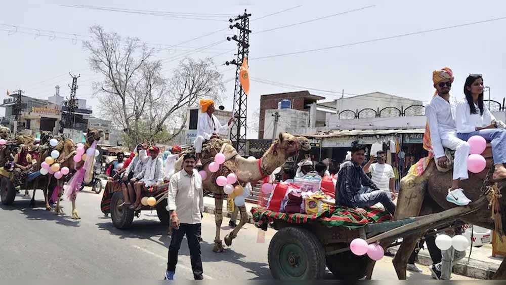 भाई ने निभाई परंपरा, बहन के घर 11 लाख का मायरा लेकर निकली भव्य यात्रा
