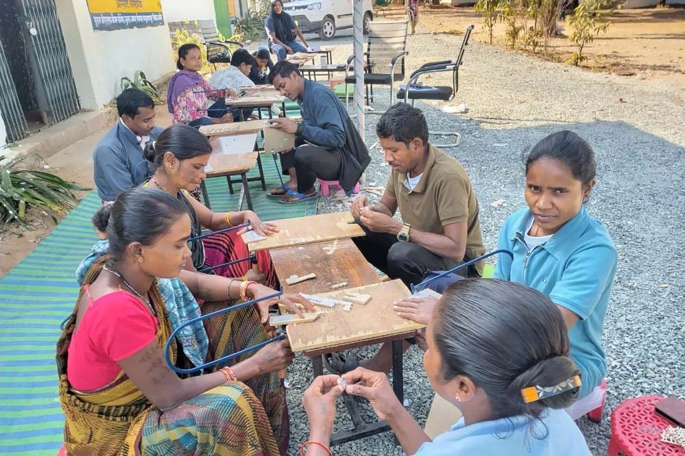 नक्सल पुनर्वास नीति के तहत आत्मसमर्पित 40 माओवादियों को आजीविकामूलक गतिविधियों से जोड़ा जा रहा