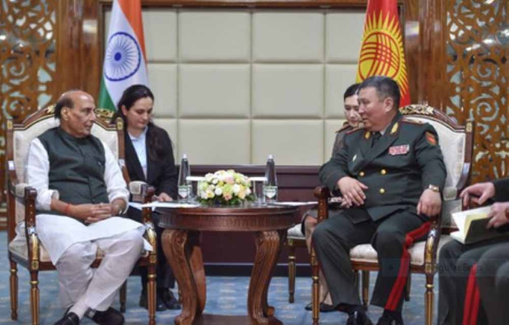 रक्षा सहयोग पर भारत की सक्रियता, राजनाथ सिंह ने किर्गिस्तान-बेलारूस संग की द्विपक्षीय वार्ता