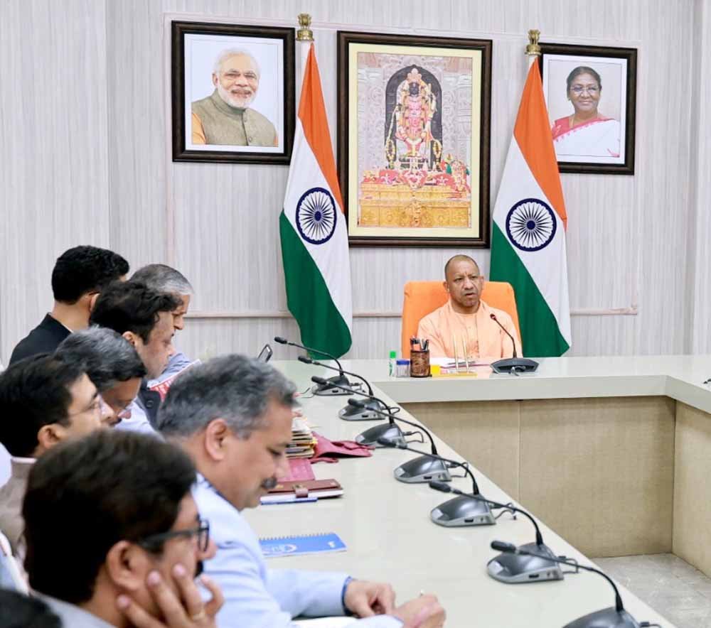 मुख्यमंत्री ने अफसरों को दिया निर्देशः किसानों से संवाद बनाएं, फसलों के नुकसान का आकलन कराएं और