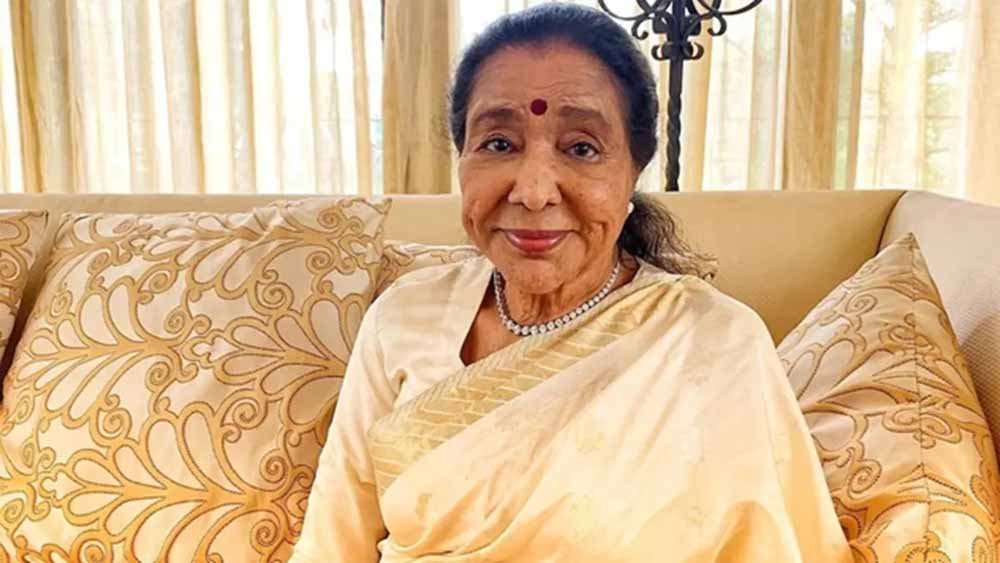 आशा भोसले को कार्डियक अरेस्ट, मुंबई के ब्रीच कैंडी अस्पताल में इलाज जारी