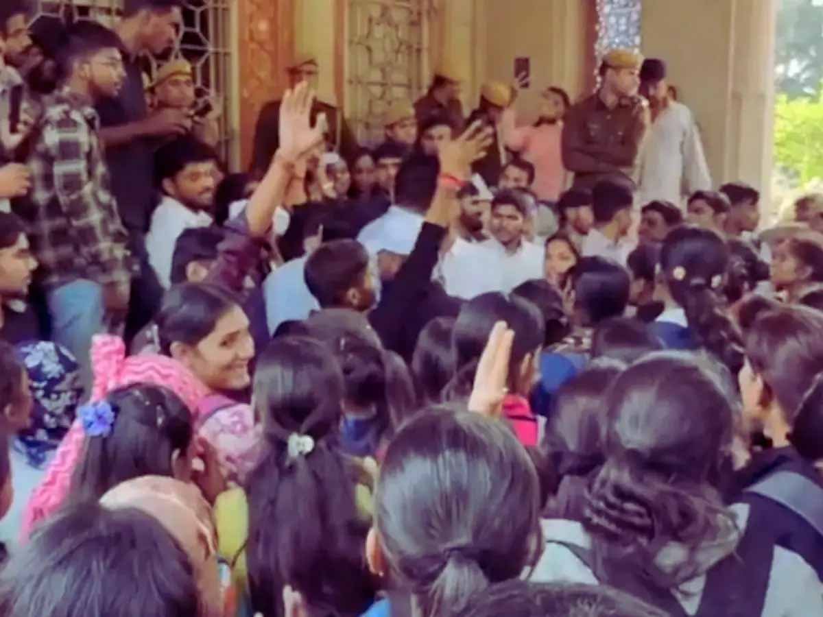 NET-PhD धारकों का आक्रोश बढ़ा, संविदा भर्ती को बताया भविष्य से खिलवाड़