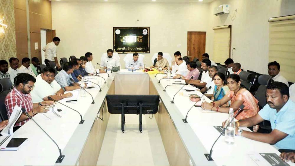 वैश्विक संकट के बीच सड़क सुधार पर मंत्री देवांगन का बड़ा फॉर्मूला, डामर के विकल्प तलाशने के निर