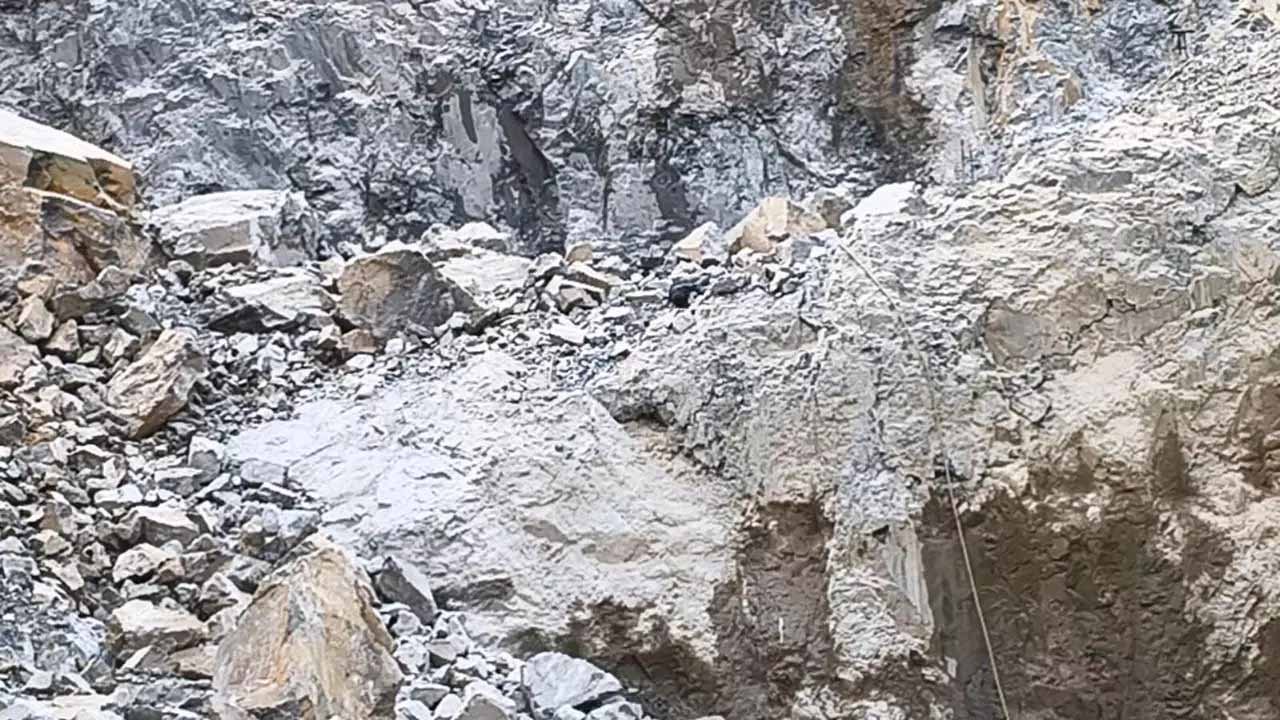 राजस्थान के मोकलवास में दर्दनाक हादसा: मलबे में दबे मजदूर की तलाश में रेस्क्यू जारी