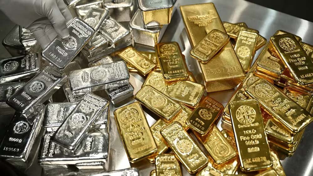 सोना-चांदी खरीदने वालों के लिए खुशखबरी! 13 दिन में चांदी ₹27 हजार सस्ती, गोल्ड रेट भी लुढ़का