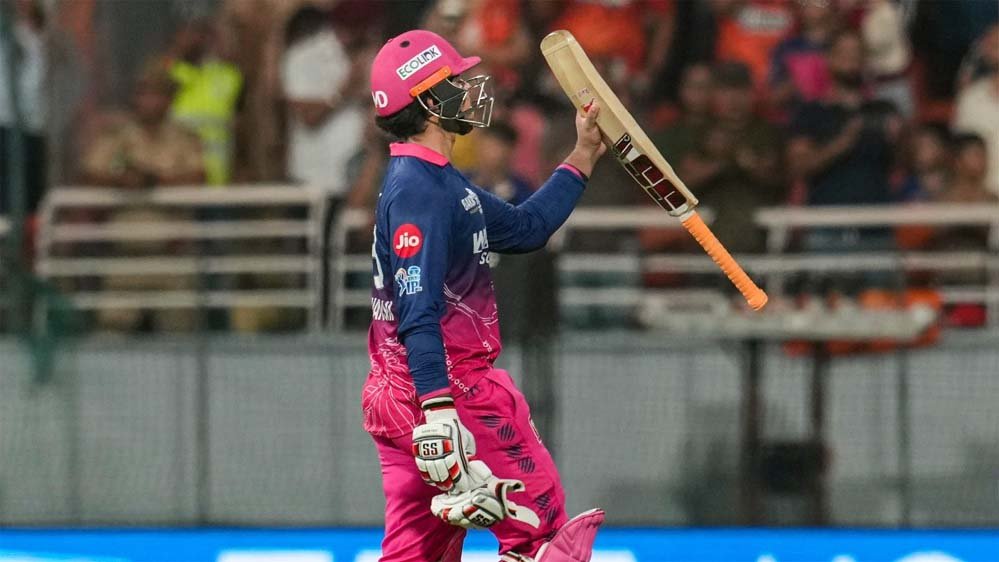 वैभव ने मचाया कोहराम, जोफ्रा ने बरपाया कहर... SRH IPL से बाहर