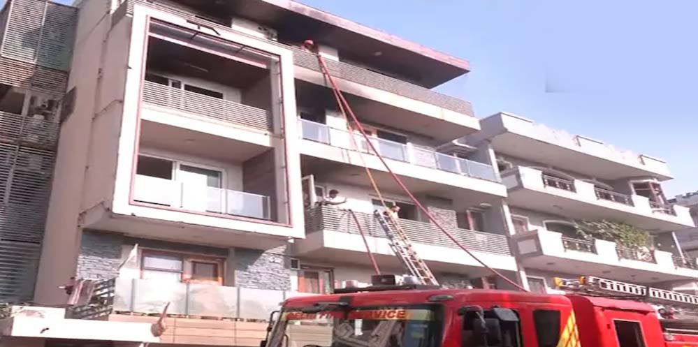 विवेक विहार में आग के कहर ने ली 9 जानें, चार मंजिला इमारत में लगी आग