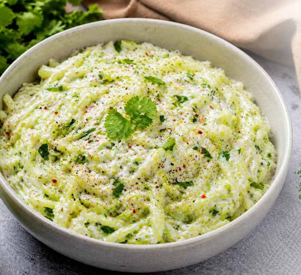 गर्मी में ठंडक और स्वाद का कॉम्बो: अचारी लौकी सलाद बनाने की आसान रेसिपी