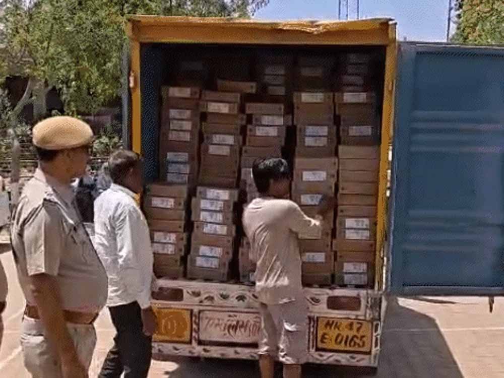 राजस्थान-महाराष्ट्र पुलिस का जॉइंट ऑपरेशन, 4 करोड़ से ज्यादा के लैपटॉप बरामद