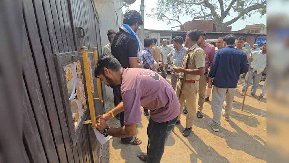 यूडी टैक्स बकाया पर नगर परिषद की सख्ती, गर्ग पैलेस सीज