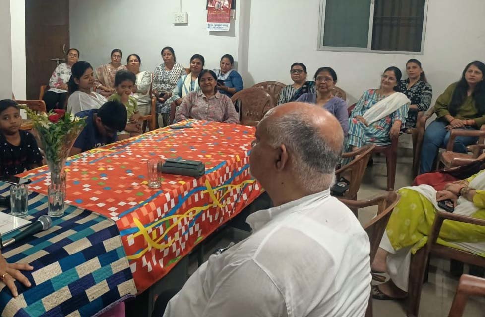 सविता स्मृति स्वरोज फाउंडेशन का आयोजन; विशेषज्ञों ने कहा—बच्चों का व्यक्तित्व माता-पिता के व्यव